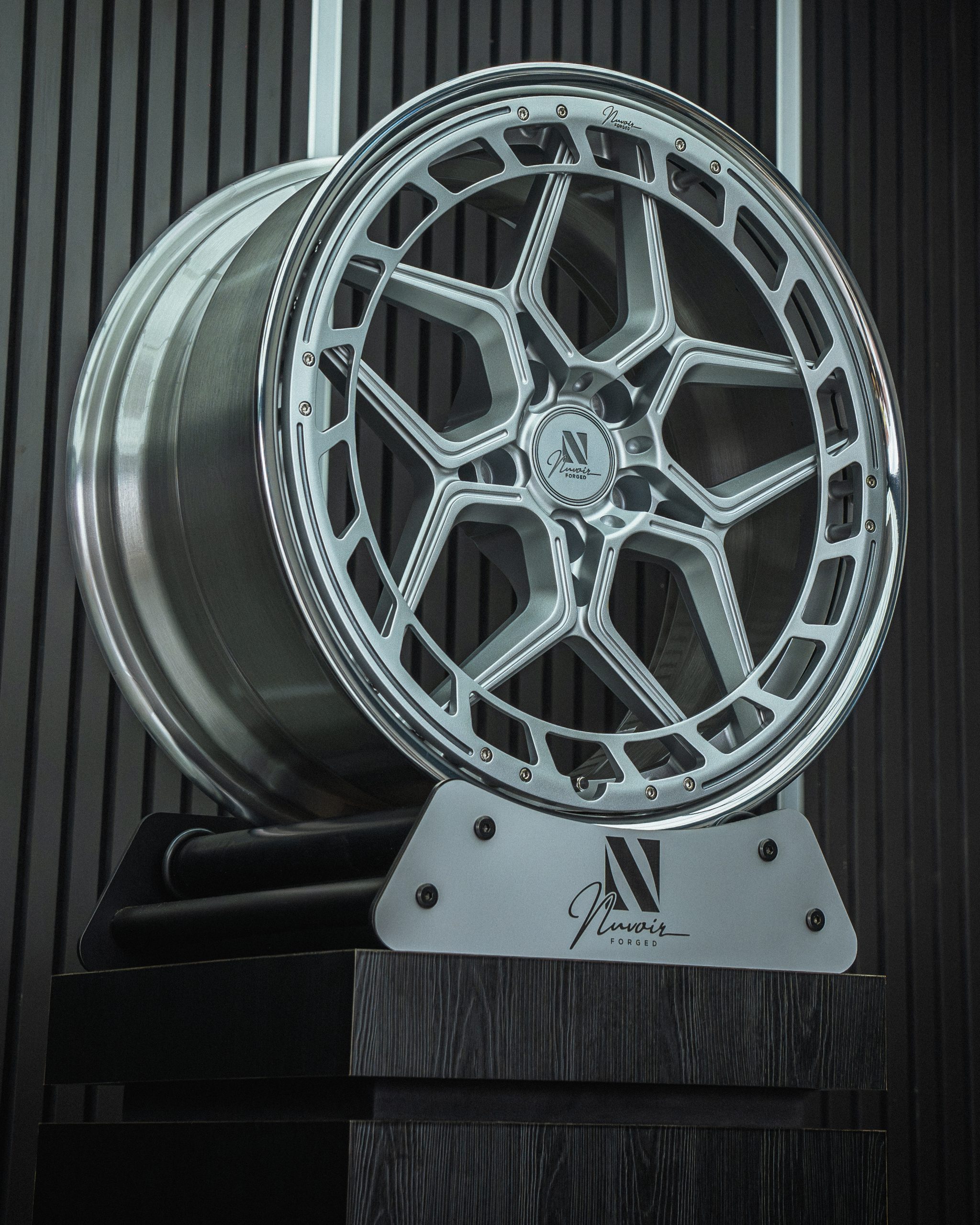 NV 203 Frost Silver/Polished